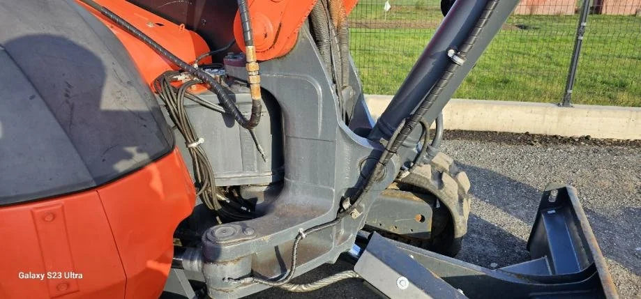 Miniexcavadora de ocasión Kubota KX080-3 8,2 t 2012 cabina aire acondicionado 3 300 h