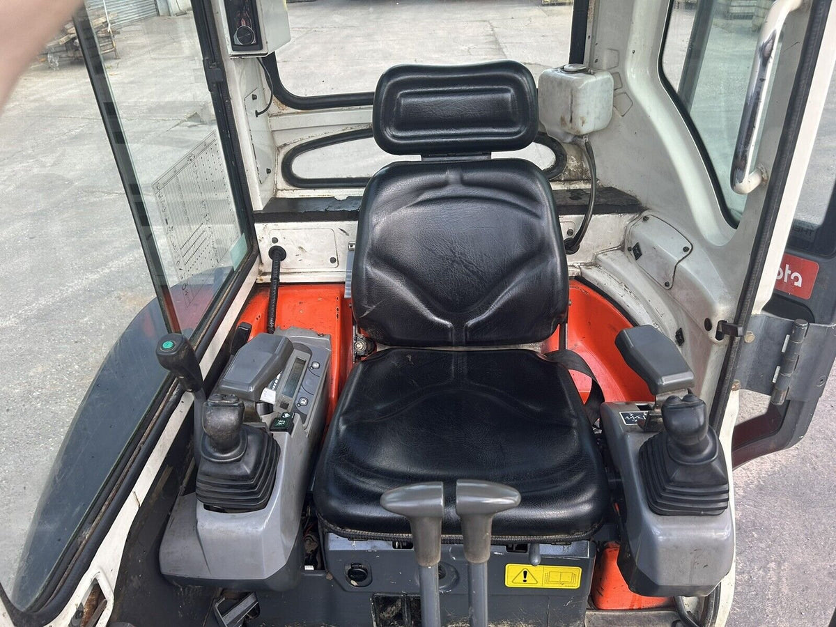 Kubota U27-4 (2018) – Miniexcavadora 2,7T con Enganche Hidráulico Rotativo