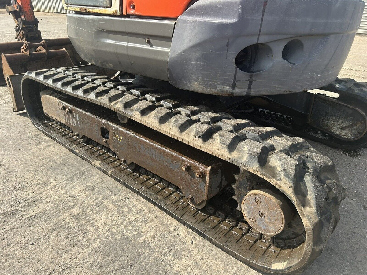 Kubota U25-3 (2008) – Miniexcavadora 2,6T – 3 600 h – Martillo hidráulico + 3 Cucharas – Revisada