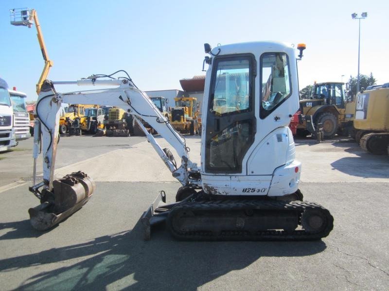 Kubota U25-3 (2005) – Mini Excavadora 2,6T – 6 333 h – 3 Cucharas – Enganche Rápido – Revisada