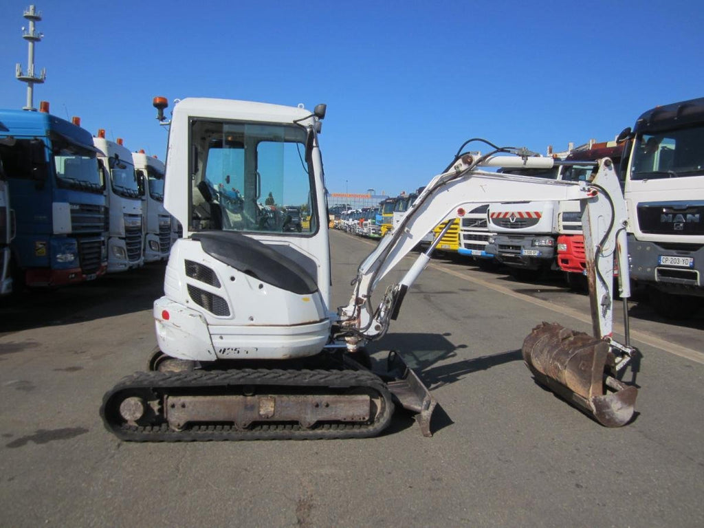Kubota U25-3 (2005) – Mini Excavadora 2,6T – 6 333 h – 3 Cucharas – Enganche Rápido – Revisada