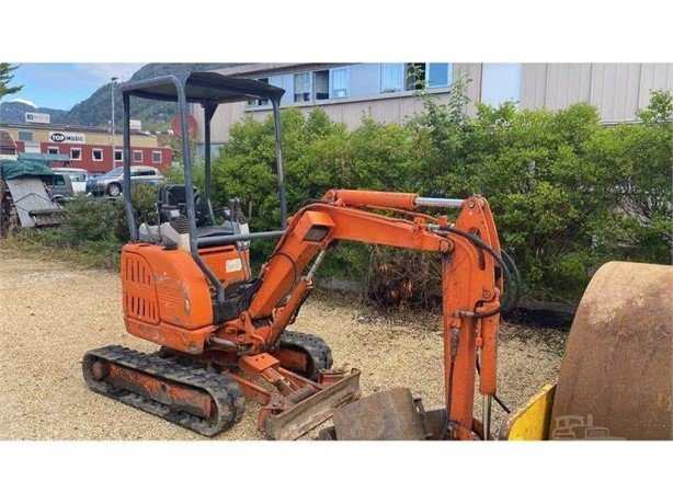 IHI 15NX (2004) – Mini excavadora 1,5T con 3 cucharas – 6 088 h – Compacta y fiable