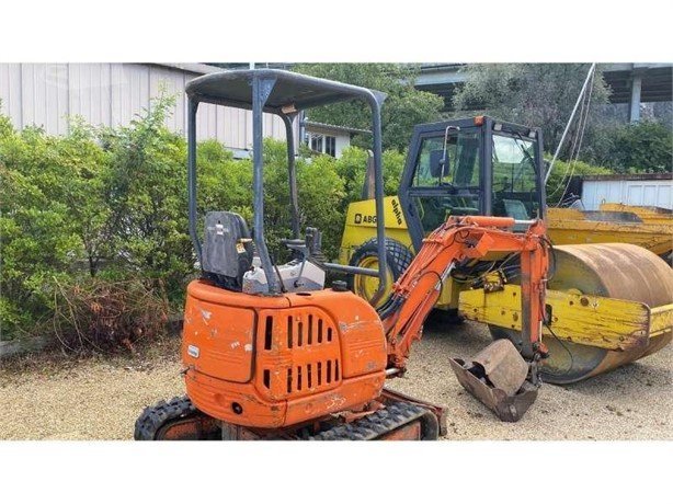 IHI 15NX (2004) – Mini excavadora 1,5T con 3 cucharas – 6 088 h – Compacta y fiable