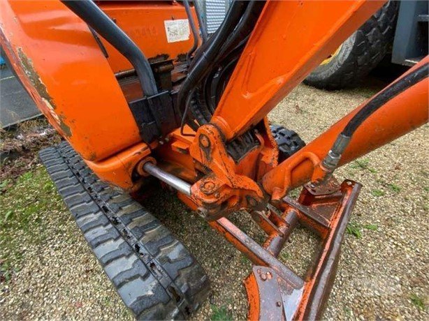 IHI 15NX (2004) – Mini excavadora 1,5T con 3 cucharas – 6 088 h – Compacta y fiable