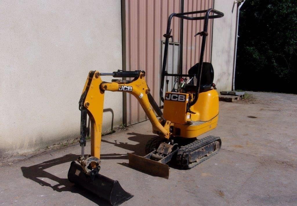 JCB 8008 (2017) – Miniexcavadora 900 kg – 2 104 h – Ultracompacta