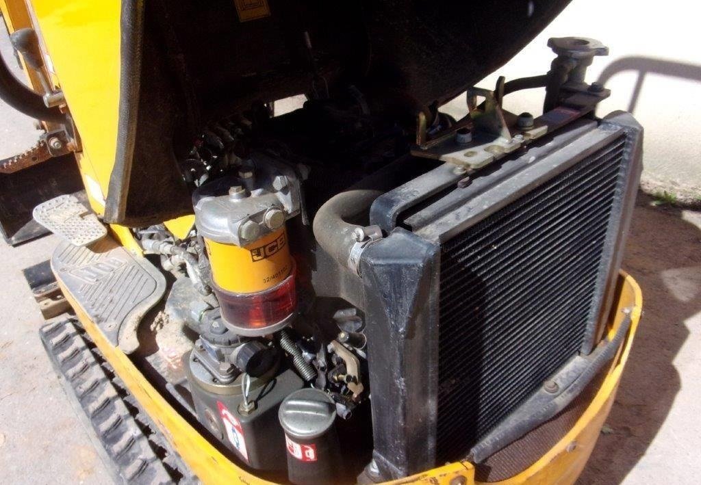 JCB 8008 (2017) – Miniexcavadora 900 kg – 2 104 h – Ultracompacta
