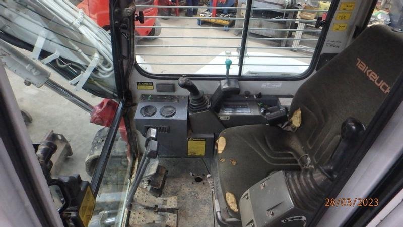 Takeuchi de ocasión 153 FR (2008) – Mini excavadora 5,6T – 5225 h – 3 cucharas