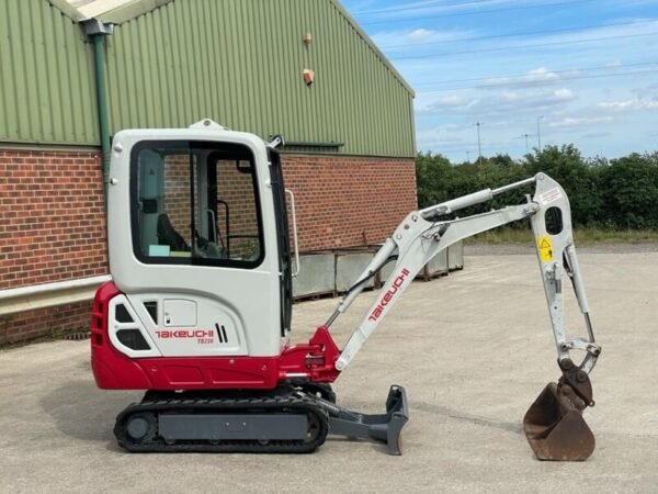Miniexcavadora de ocasión Takeuchi TB216 (2015) – 1,8T – 3365 h – Revisada