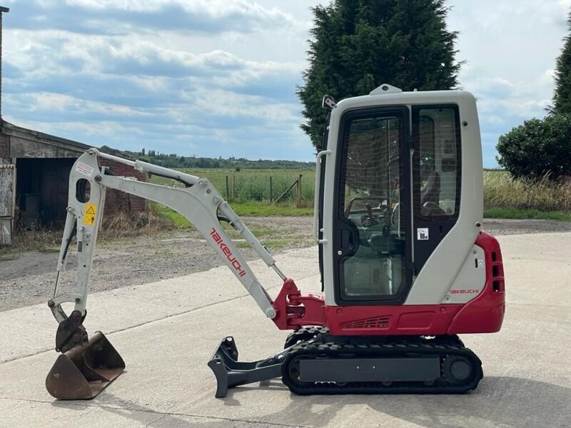 Miniexcavadora de ocasión Takeuchi TB216 (2015) – 1,8T – 3365 h – Revisada