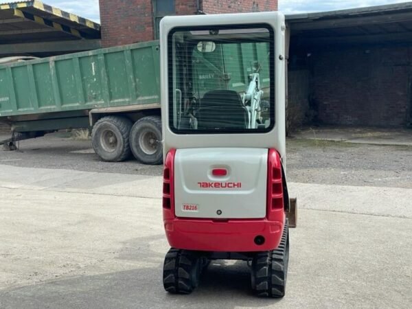 Miniexcavadora de ocasión Takeuchi TB216 (2015) – 1,8T – 3365 h – Revisada