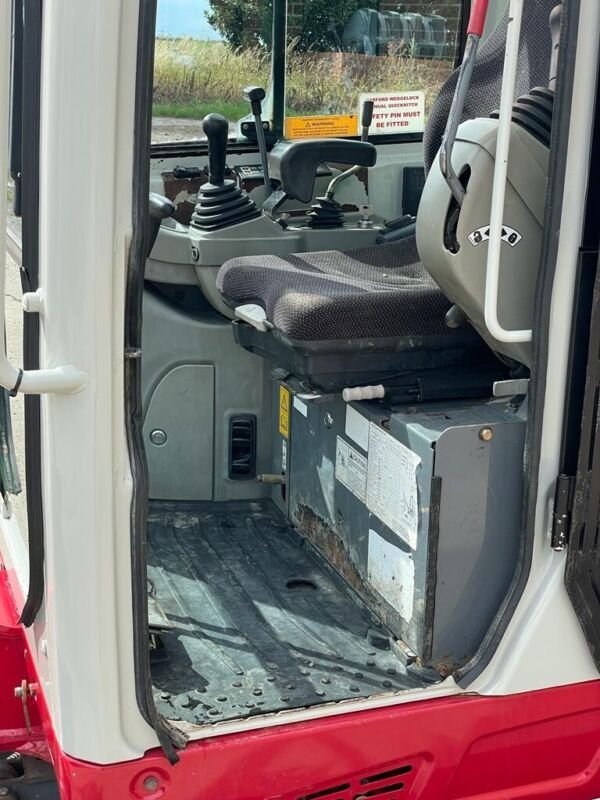 Miniexcavadora de ocasión Takeuchi TB216 (2015) – 1,8T – 3365 h – Revisada