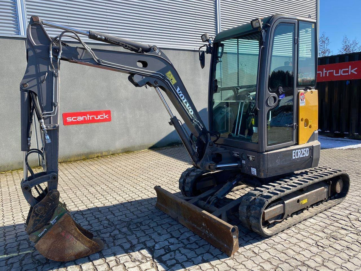 Volvo ECR25 (2015) – Miniexcavadora compacta de segunda mano 2,5T, revisada