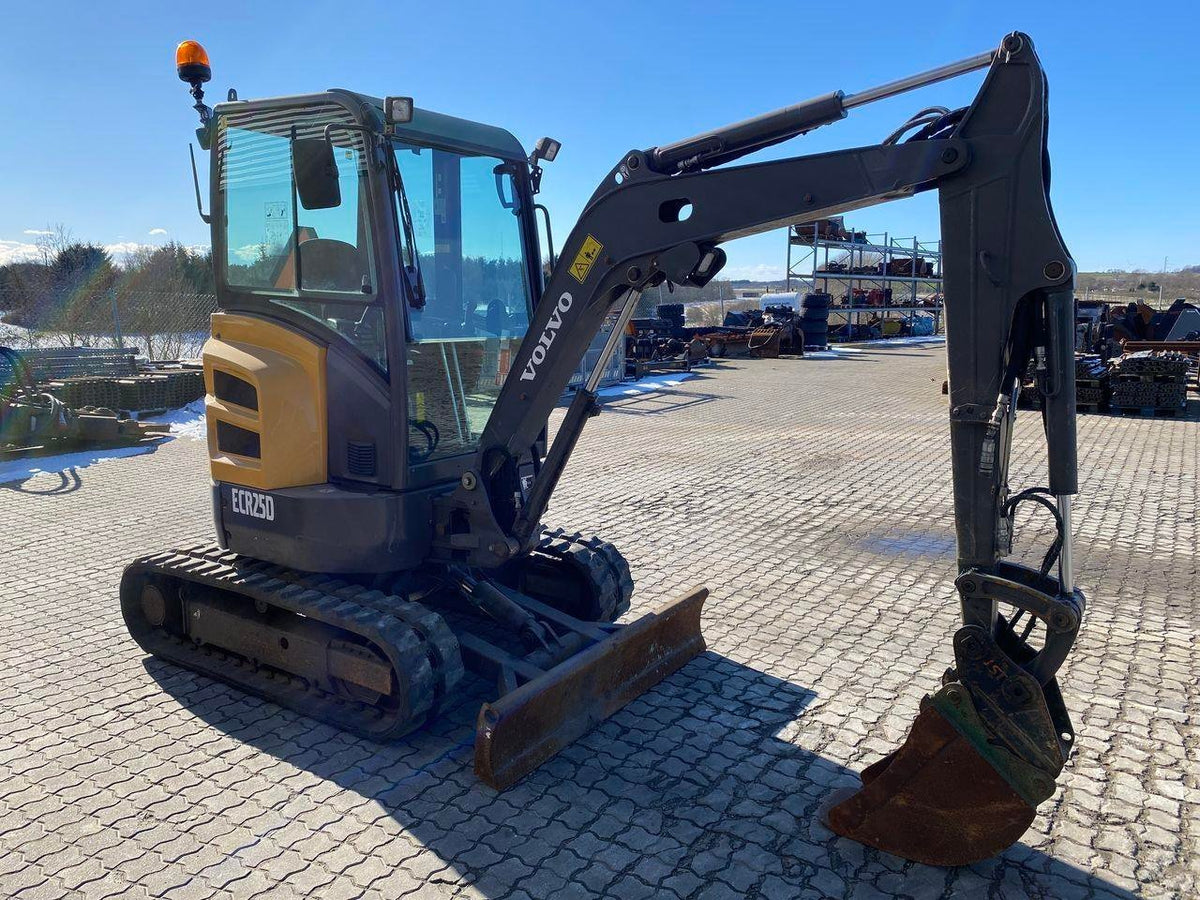 Volvo ECR25 (2015) – Miniexcavadora compacta de segunda mano 2,5T, revisada