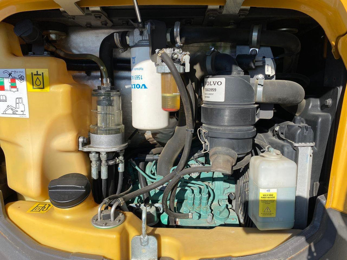 Volvo ECR25 (2015) – Miniexcavadora compacta de segunda mano 2,5T, revisada