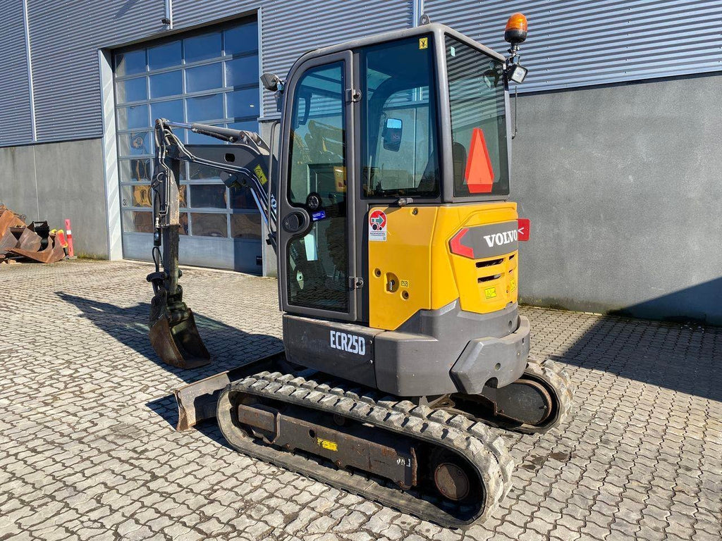 Volvo ECR25 (2015) – Miniexcavadora compacta de segunda mano 2,5T, revisada