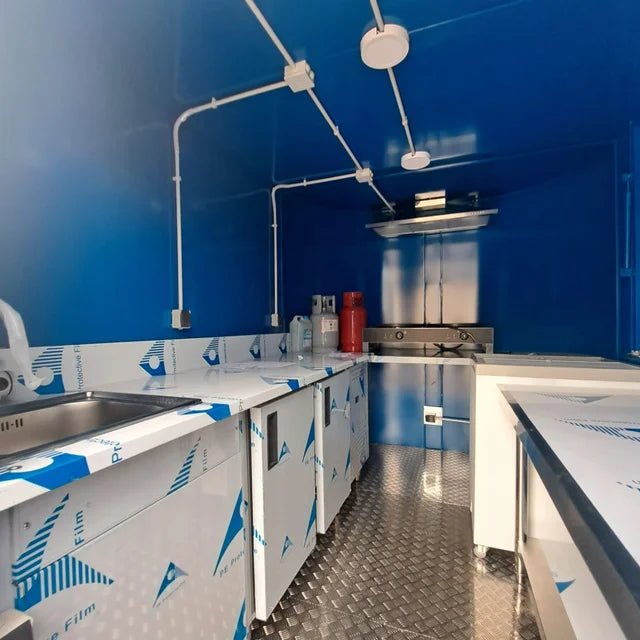Remolque Food Truck profesional de doble eje, diseñado para actividades de