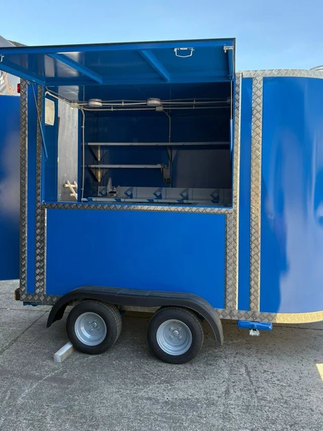 Remolque Food Truck profesional de doble eje, diseñado para actividades de