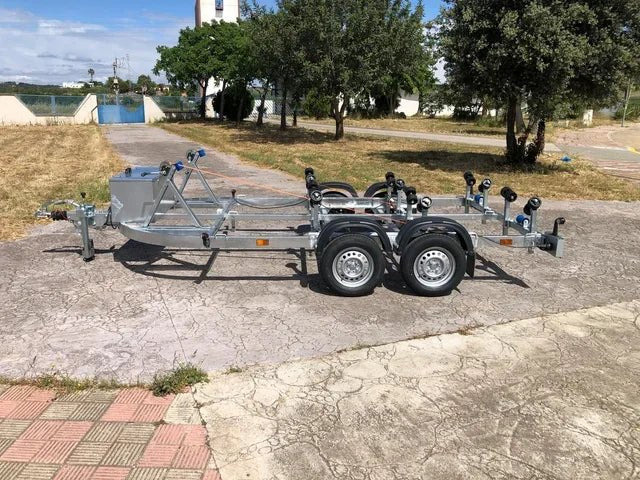 Remolque Doble Eje Portamotos Agua Medidas: 4000mm+lanza X 2000mm+guardabarros