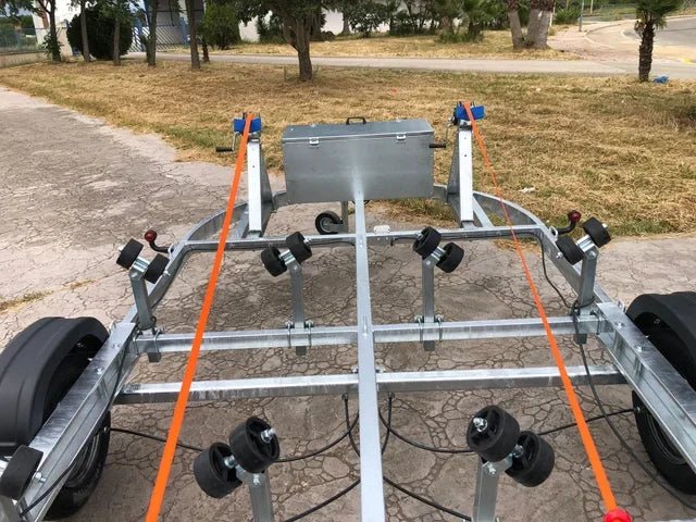 Remolque Doble Eje Portamotos Agua Medidas: 4000mm+lanza X 2000mm+guardabarros