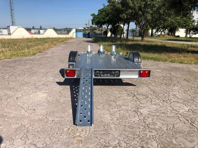 Remolque Portamotos GM3 Destacado Remolque ligero, diseñado para el transporte