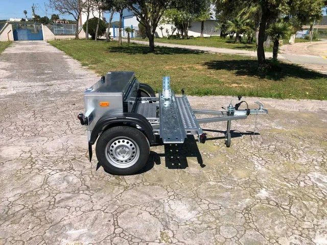 Remolque Portamotos Transversal Destacado Especial para Autocaravanas