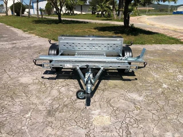 Remolque Portamotos Transversal Destacado Especial para Autocaravanas