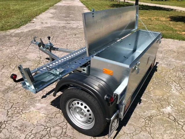 Remolque Portamotos Transversal Destacado Especial para Autocaravanas