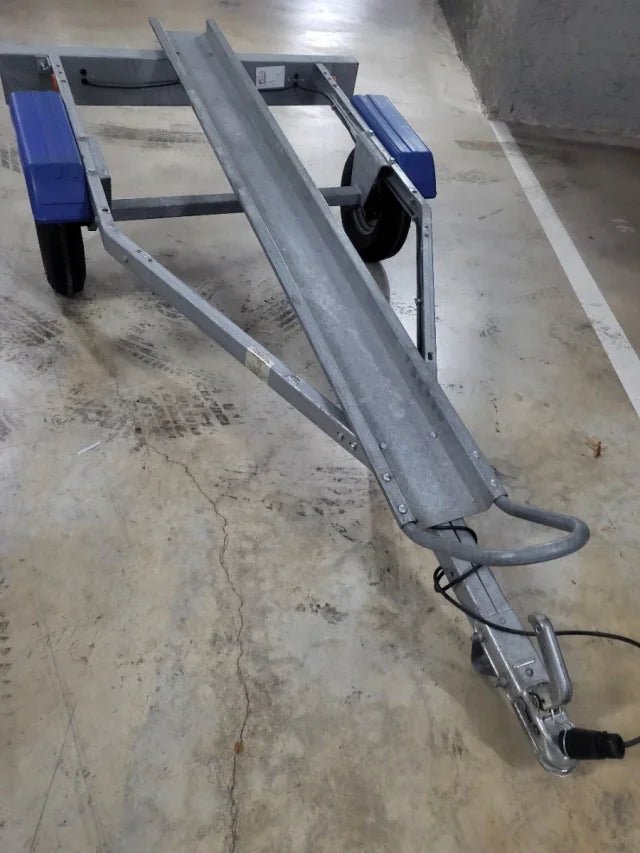 Remolque para una moto motocicleta solo usado 1 veces Mantiene pegatinas de