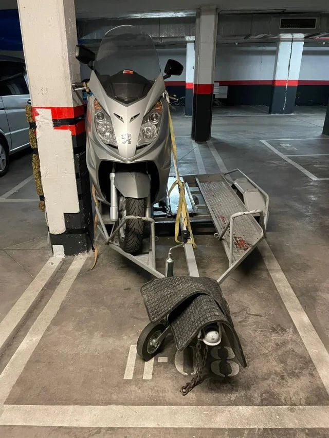 Remolque para moto con rueda de repuesto Remolque diseñado para transportar