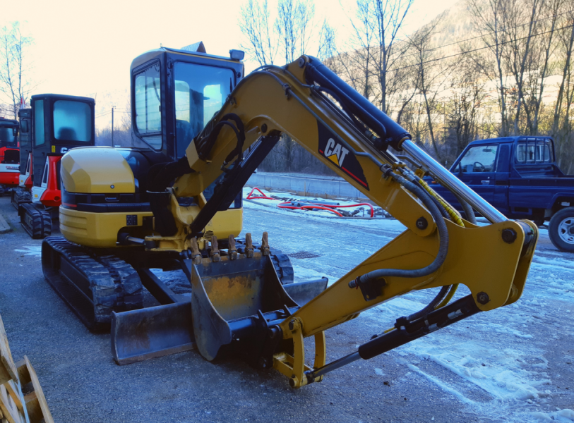 Miniexcavadora Caterpillar 304 Cr 4.3 Toneladas – ocasión