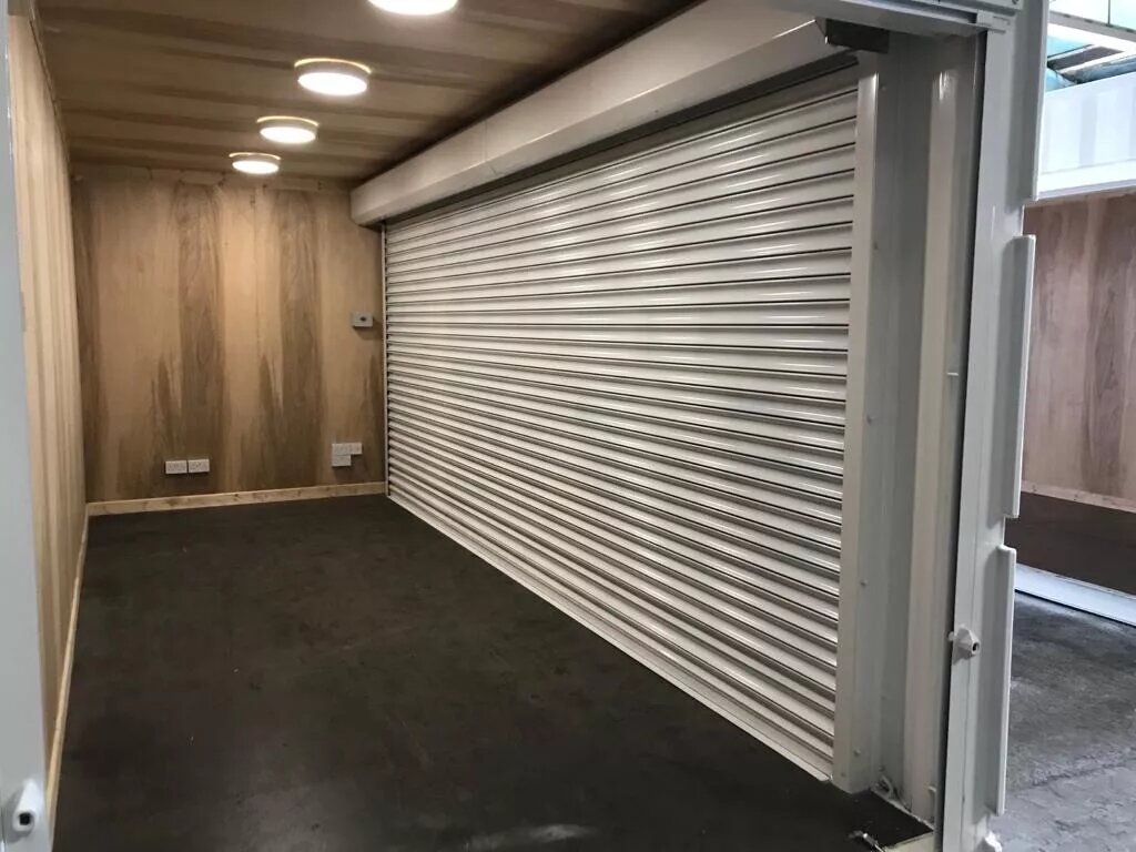 Contenedor de transporte de 20 × 8 pies con persiana enrollable