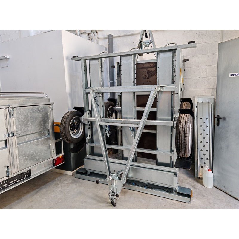 Remolque portamotos plegable Con lanza abatible para guardar en vertical